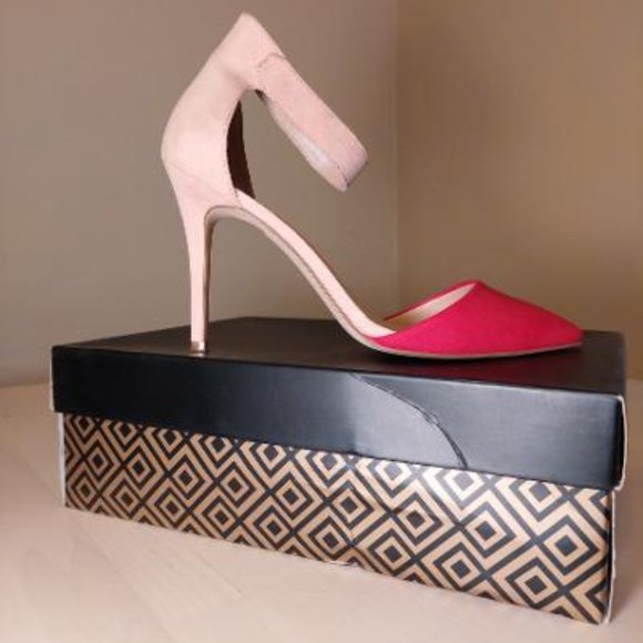Like New - Charles by Charles David Pointer Pumps - Picture 1 of 5